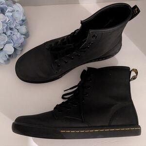 Dr. Martens Women's Sheridan 8-Eye matte black casual boots. Sz 8